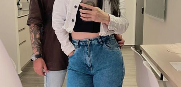 Model - ArianaAndDave humillation