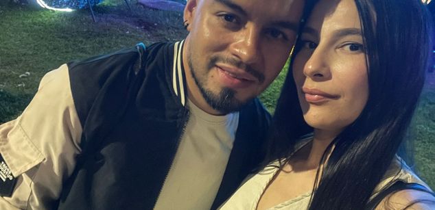 Model - ArianaAndDave humillation