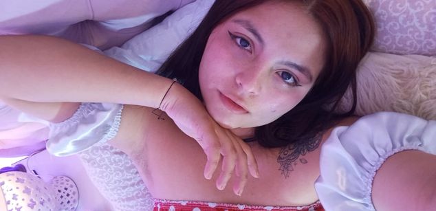 Model - Gaby Queens shaved