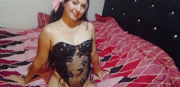 Model - Estefy Victoria feet