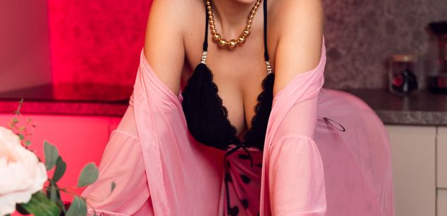 Model - BeckyShine mature