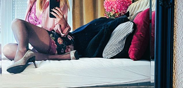 Model - Kim Davis femdom