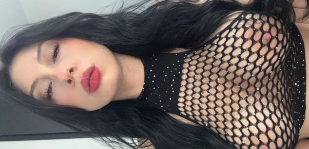 Model - lizzie ross squirt