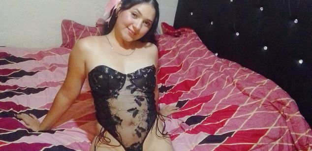 Model - Estefy Victoria feet