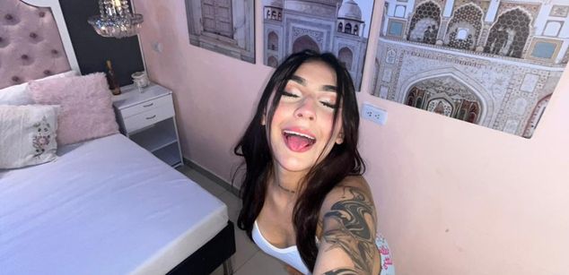 Model - Violet Blaze feet