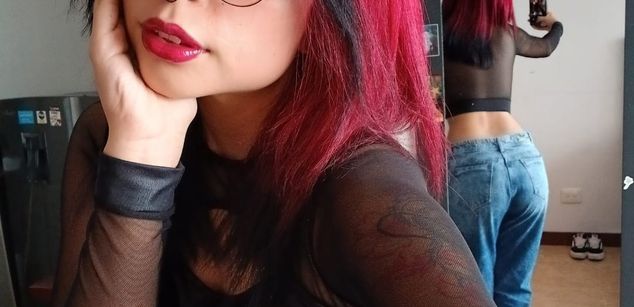 Model - Violett_Nyx FEET