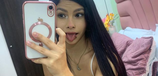 Model - Kim Luna teen