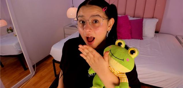 Model - Amy Ferreira bigboobs