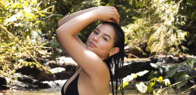 Model - Amy Ferreira bigboobs