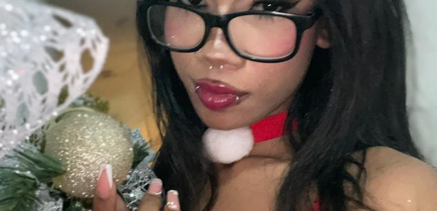 Model - AishaValcazar feet