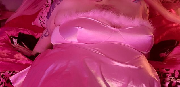 Model - BBW Petal Darling femdom