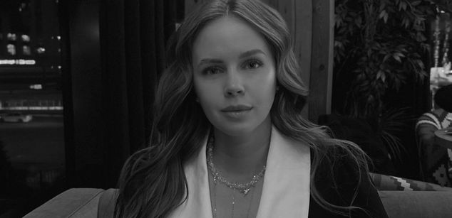 Model - Iris Florence natural