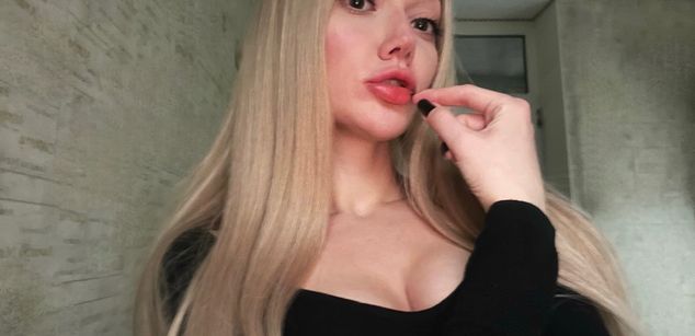 Model - Miss Kiki femdom