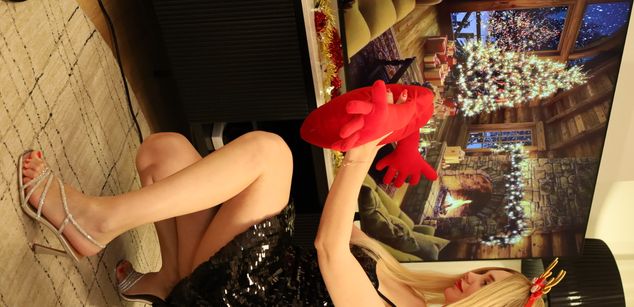 Model - Polina footjob