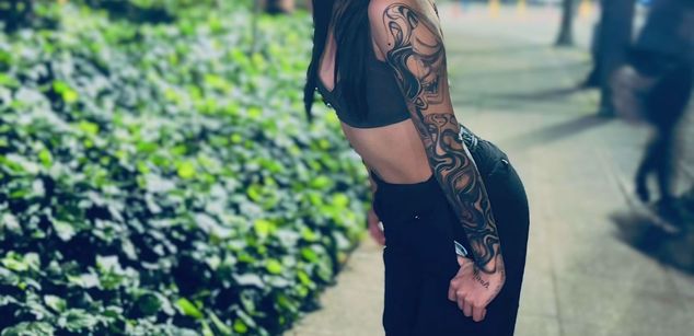 Model - Violet Blaze feet