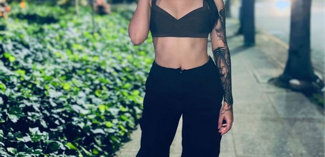 Model - Violet Blaze feet