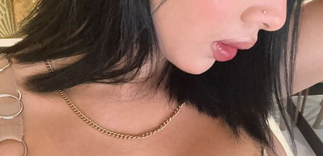 Model - Hilary Queen bigass