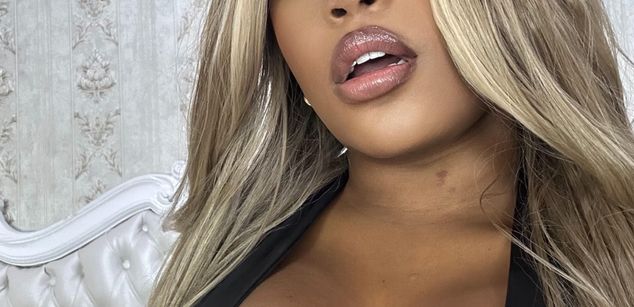 Model - Tianah Glow Dominatrix