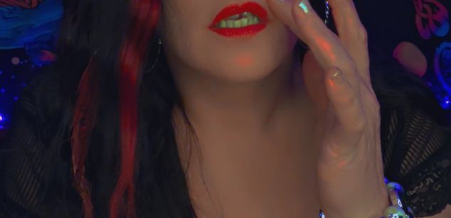 Model - A.J Buttons Mistress