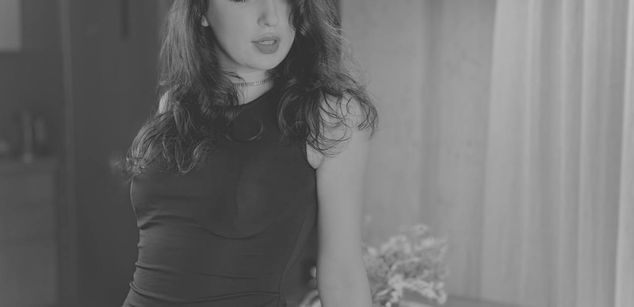 Model - Scarlet domination