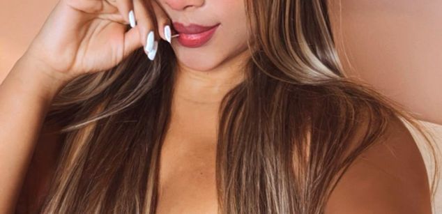 Model - Sofia Bennet squirt