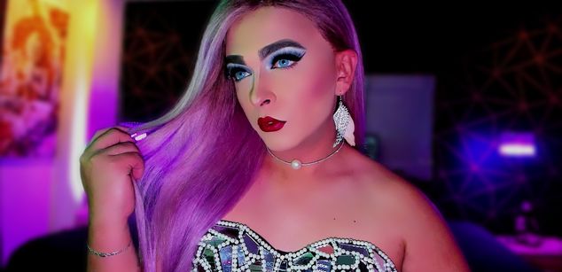 Model - Any Sophia Specter ts