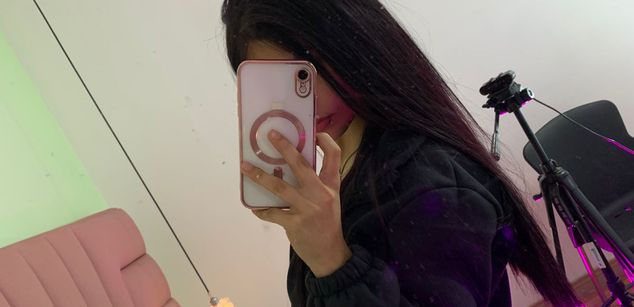 Model - Kim Luna teen