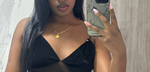 Model - YalianaGuzman latina