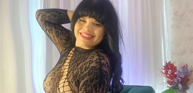 Model - AmberRiso bigass