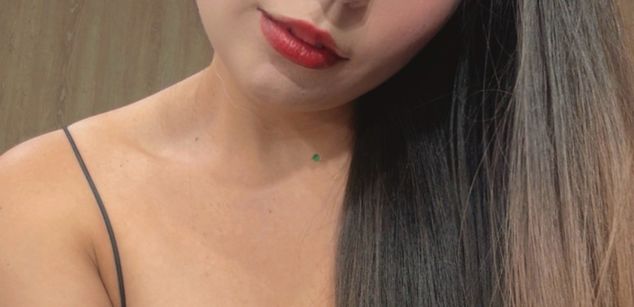 Model - Emiliegolds Latina