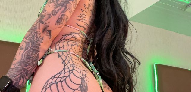 Model - Madisson Paytonh legs