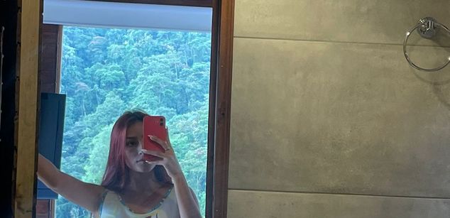 Model - LunaWarner titties