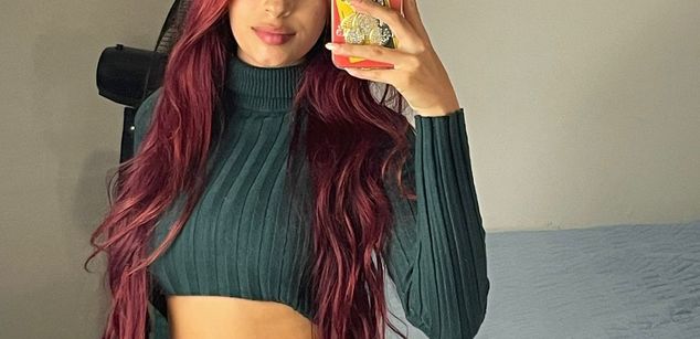 Model - LunaWarner titties