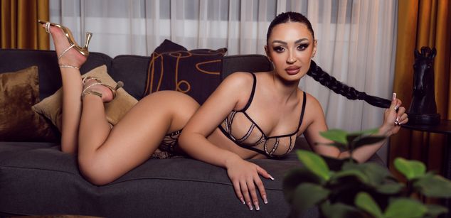 Model - VictoriaLane young