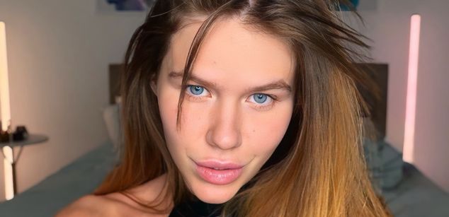 Model - GODDESS VOS humiliation