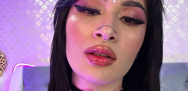 Model - Madisson Paytonh legs