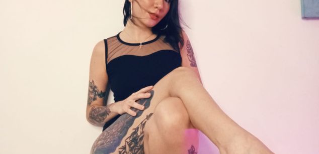 Model - Hanni Masson LATINA