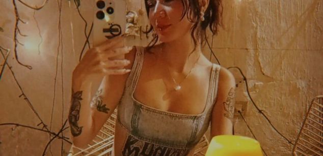 Model - Hanni Masson LATINA