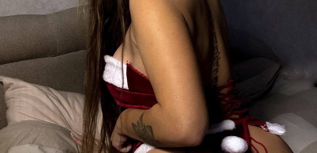 Model - olashyk brunette