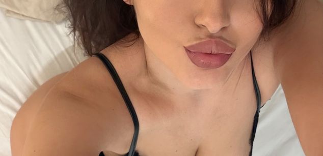 Model - Mellody domination