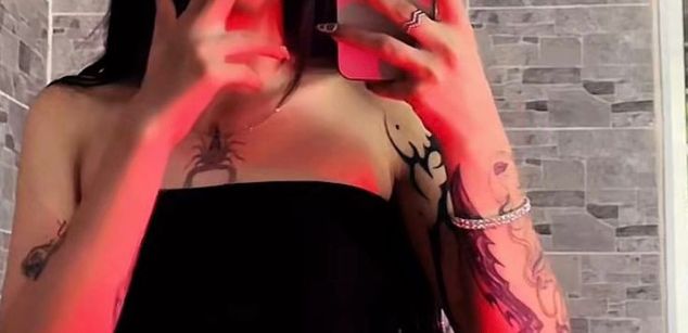 Model - Bad.Dixxxe Dominant