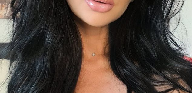 Model - LauraGreen36 feet