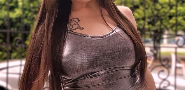 Model - Melissa Adams joi