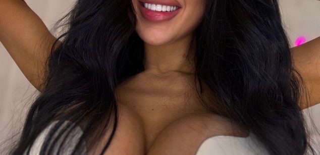 Model - kimberry brunette