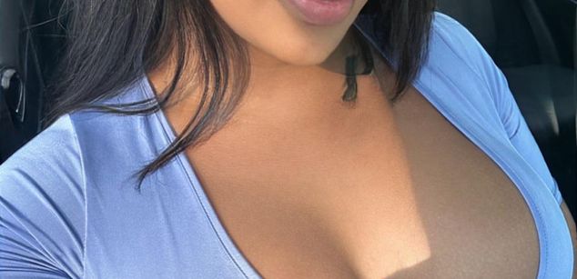 Model - Victoria phillips black