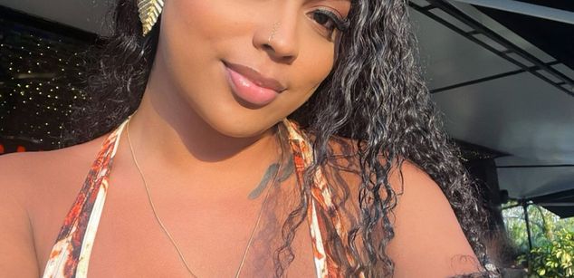 Model - Victoria phillips black