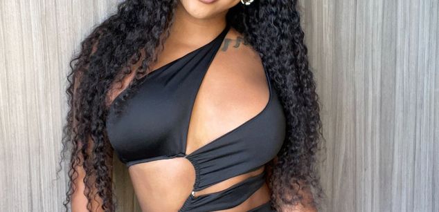 Model - Victoria phillips black