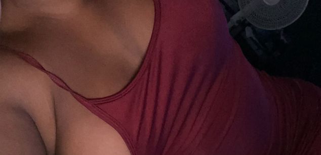 Model - Victoria phillips black