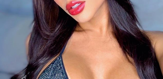 Model - Laura Candice asshole