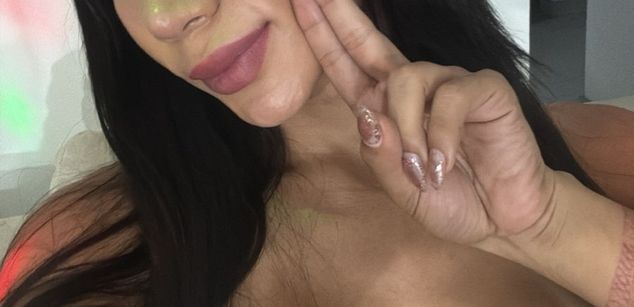 Model - Laura Candice asshole